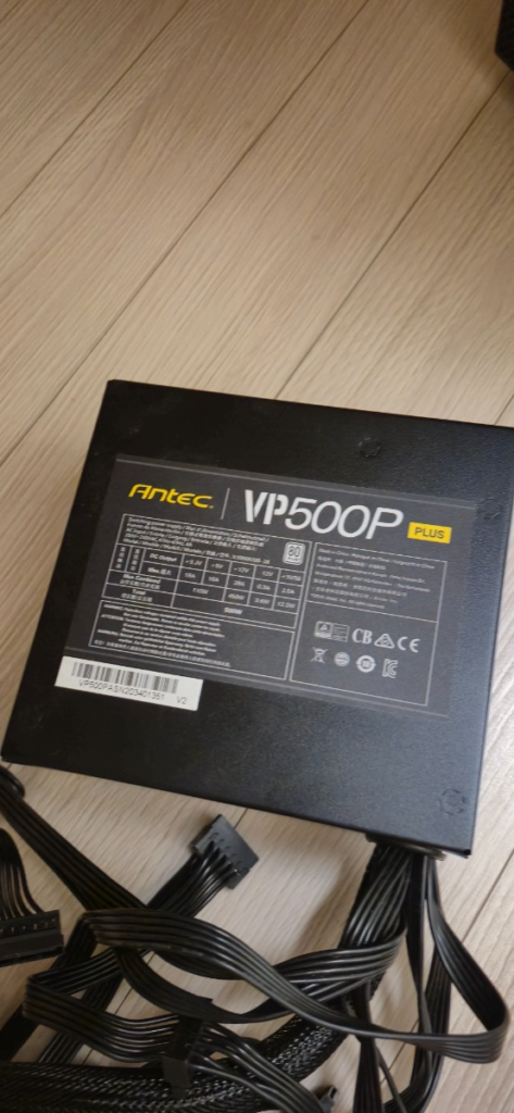 6년 사용 후 전원 먹통 고장으로 분리해 낸 기존 Antec VP500P PLUS 파워서플라이 후면 스티커 사진